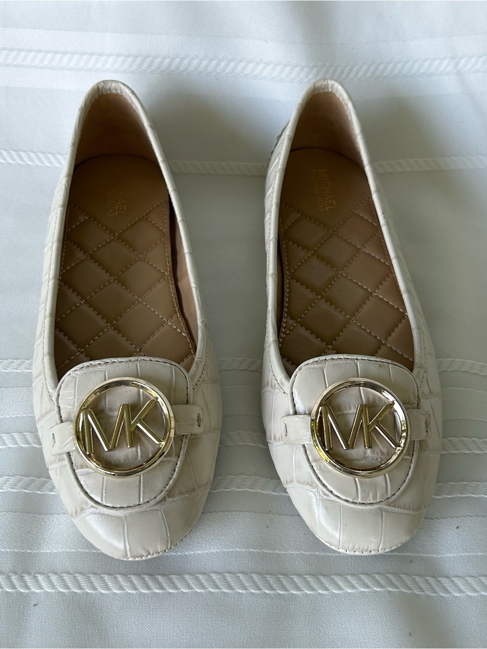 Michael Kors Lillie Moc Flats Womens 6 Cream Quilted Leather Loafer Gold MK Logo
